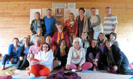 Muz Murray with an early workshop circle.